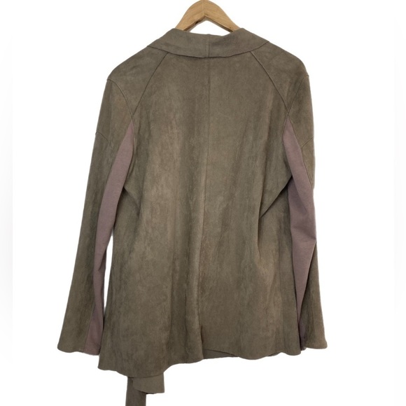 [BLANKNYC] Beige drape front soft suede cardigan with pockets - Picture 2 of 6